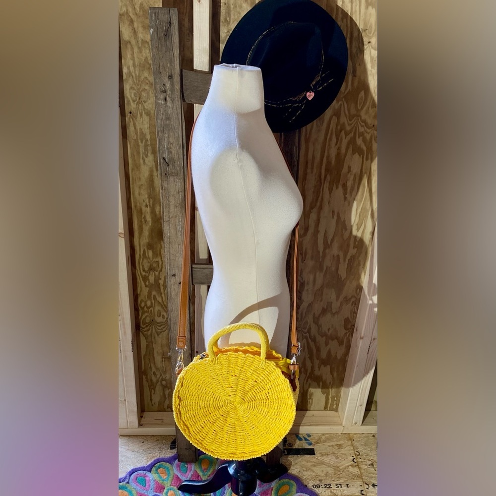 ☀️Yellow Round Woven Crossbody Bag☀️ NWOT